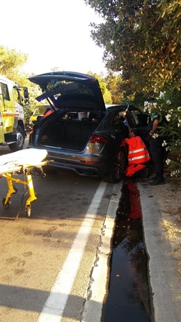 Accidente de tráfico entre dos vehículos en Sotogrande (Cádiz)