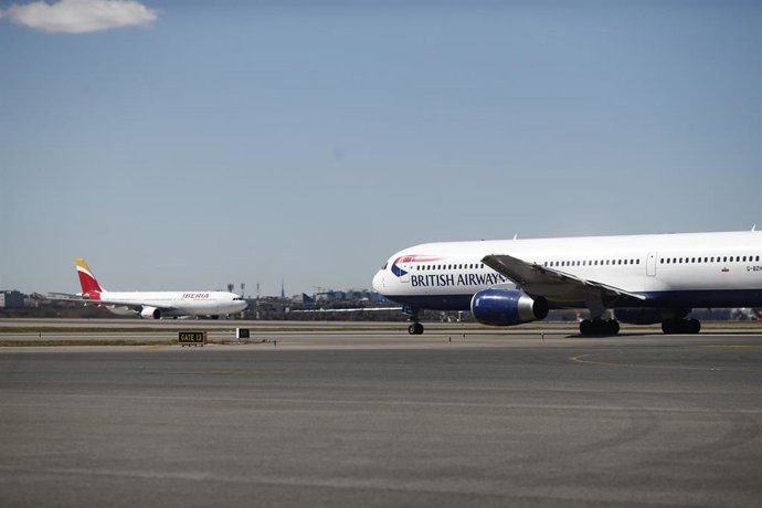 Aviones de Iberia y British Airways en Barajas