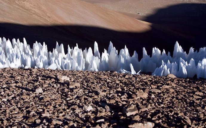 Formaciones de penitentes, en el extremo sur de la meseta de Chajnantor en Chile