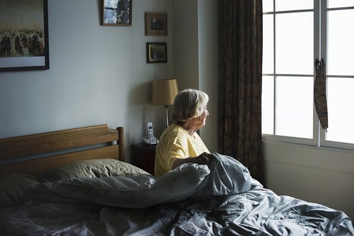 Estudian los despertares inesperados en pacientes con demencia al final de la vi