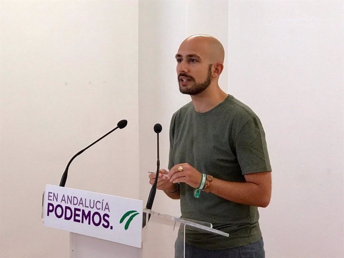 El responsable de la Secretaría Política y de Comunicación de Podemos Andalucía, Pablo Pérez Ganfornina, en rueda de prensa. Foto de archivo