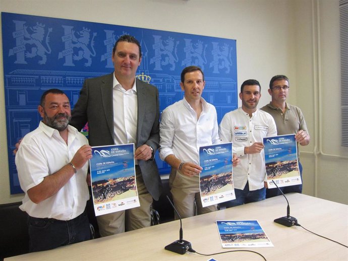 Autoridades en la presentación de la Copa de España de Ciclismo Adaptado que se celebrará en Badajoz