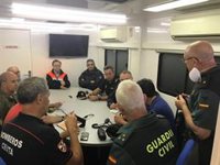 Los cambios de viento complican la extinción del incendio forestal de Ceuta, al que se suman efectivos de la UME