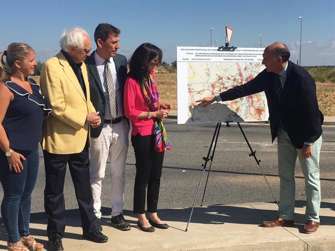 Visita la carretera autónomica A-8061, en Pilas (Sevilla).