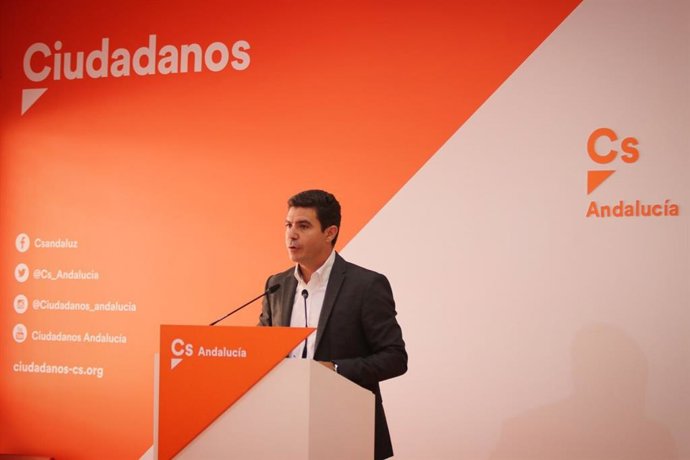 El portavoz parlamentario de Ciudadanos (Cs), Sergio Romero, en rueda de prensa