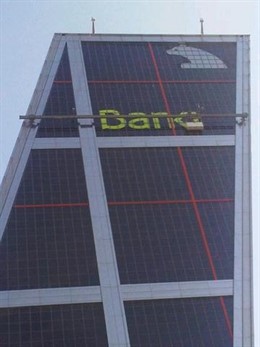 Colocación de la marca Bankia En La Torre KIO De Madrid