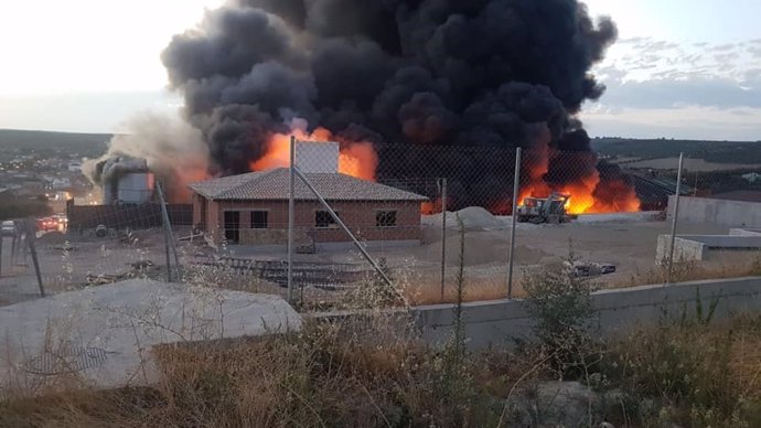 Incendio de la planta de selección de envases de Resurja