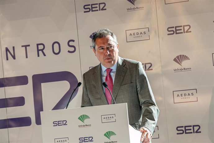 El alcalde de Sevilla, el socialista Juan Espadas, durante su intervención en los Encuentros SER