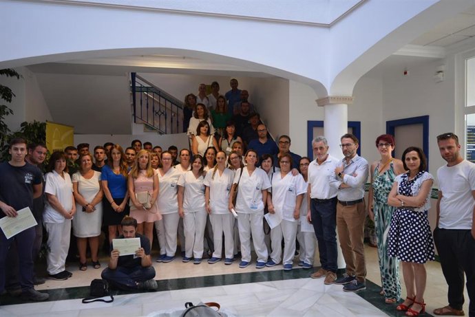 Entrega de certificados a alumnos de Escuela Taller en Huétor Tájar