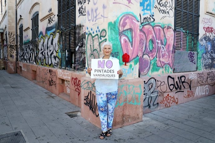 La escriptora Eusbia Rayó participa a la campaña d'ARCA contra les pintades vandliques