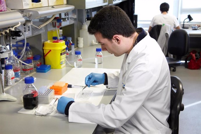 Xavier Puñet (Institut De Bioenginyeria De Catalunya (Ibec)), Líder Del Projecte Dermoglass. Apsit IntelLigent Per Al Tractament De Ferides Crniques.  A La Primera Convocatria Del Programa Caixaimpulse, SHi Van Presentar 41 Projectes De Diversos Ce