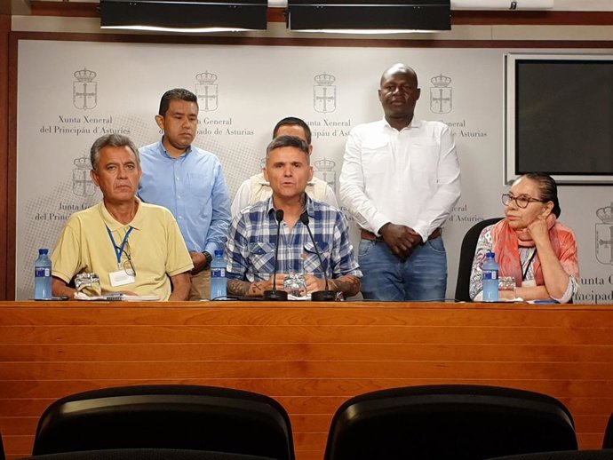 Rafael Palacios y beneficiarios del programa de Protección de Víctimas de violaciones de los Derechos Humanos