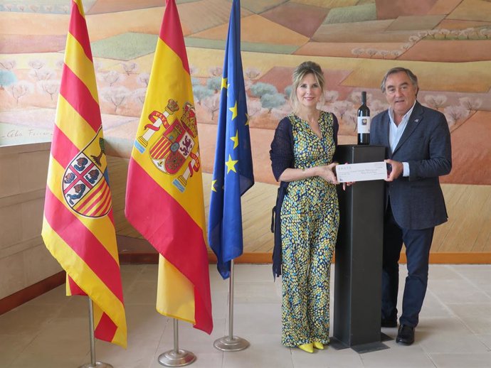 ENATE entrega al Rotary Club de Huesca la recaudación de las ventas del Vino Sol