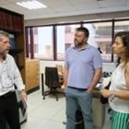 La nueva consellera de Presidencia, Cultura e Igualdad, Pilar Costa, visita a los trabajadores de Cultura.