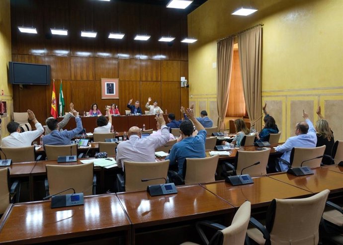 La Comisión de Hacienda del Parlamento debate el dictamen del Presupuesto andaluz de 2019, este lunes