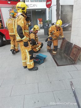 Els Bombers de Palma intervenen en una avaria del subministrament elctric al centre de Palma