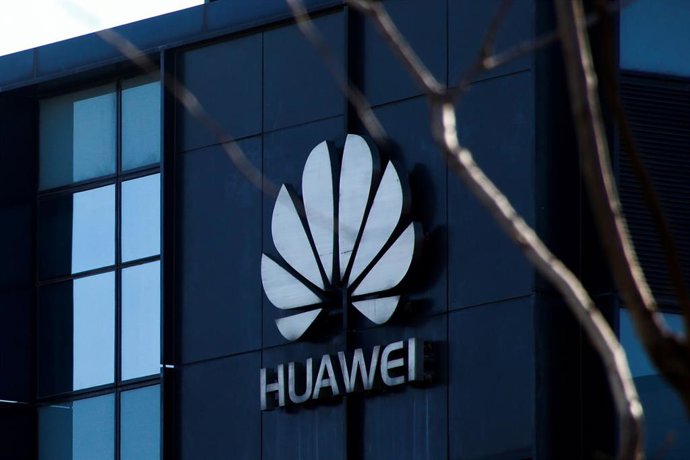 Logo en la oficina de Huawei en Pekín