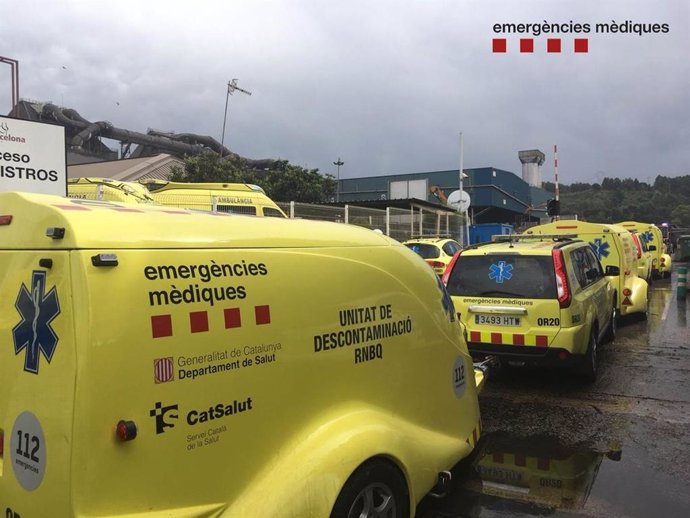 La Actuación De Los Bomberos, Con El Furgón De Riesgo Químico