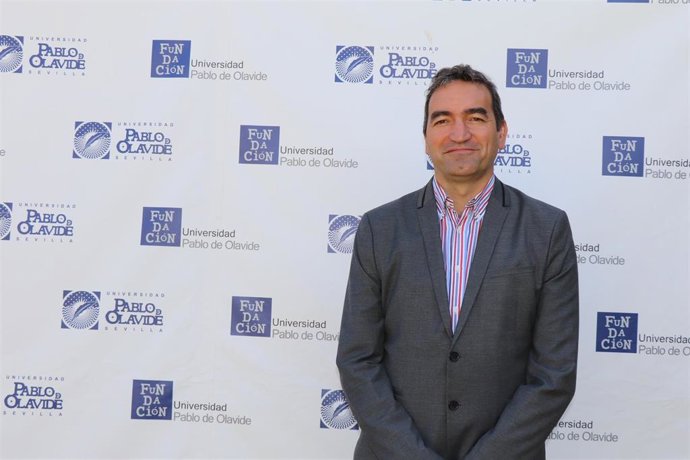 El docente Samuel Chaves en los cursos de verano de la Universidad Pablo de Olavide (UPO)