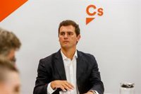 Rivera responde a un mensaje de Abascal y le remite a los equipos de Murcia y Madrid si Vox quiere cambiar su voto