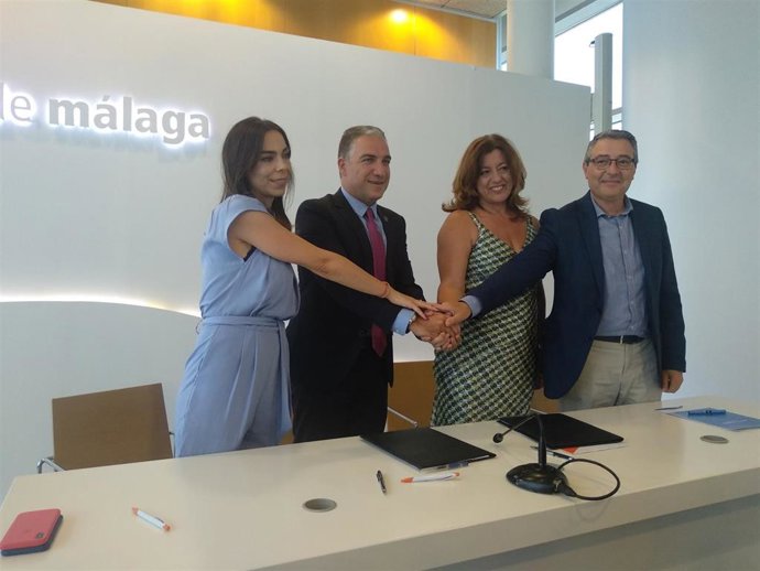 Firma del acuerdo entre PP y Cs en la Diputación de Málaga