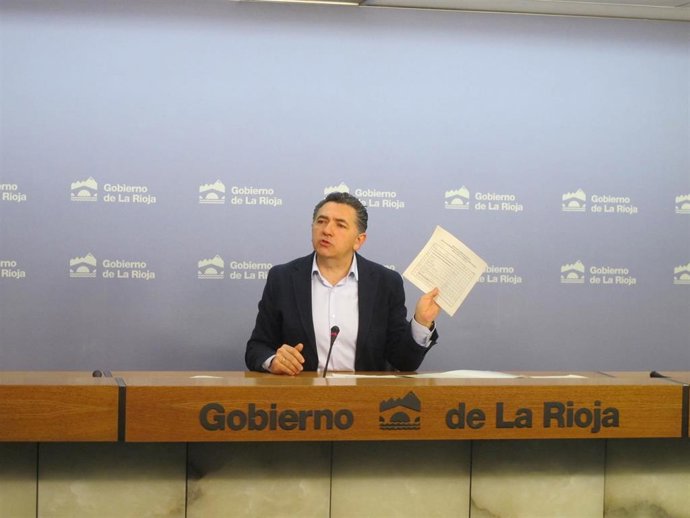 El consejero de Fomento Carlos Cuevas en comparecencia de prensa