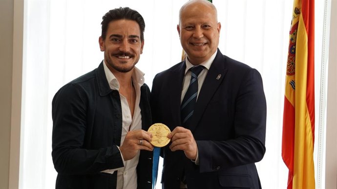 Javier Imbroda y el karateta Damián Quintero