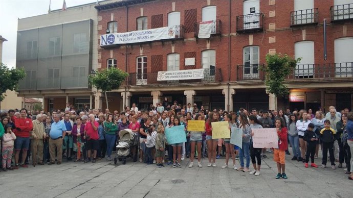 Concentración de repulsa en Salas de los Infantes (Burgos).