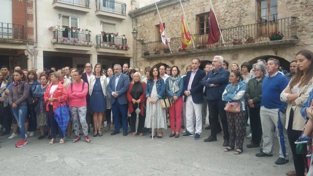 Concentración de repulsa por la muerte de la mujer.