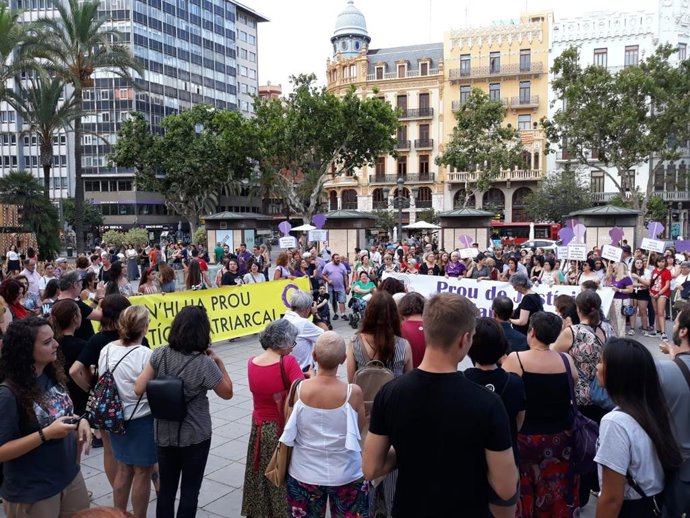 Concentración en apoyo a la víctima de La Manada de Manresa