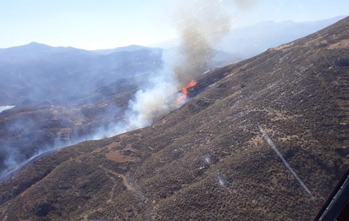 Incendio en la pedanía de Hirmes en Berja (Almería)