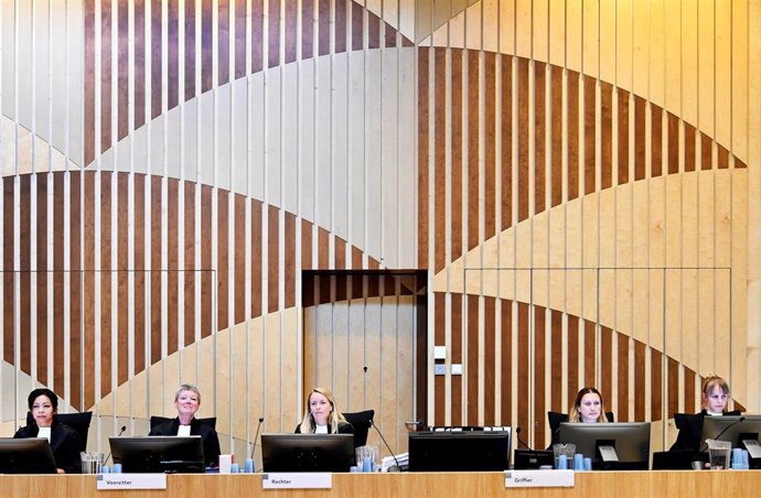 Las juezas Perquin, Renchens and Holleman antes de un juicio en Schiphol, Países Bajos
