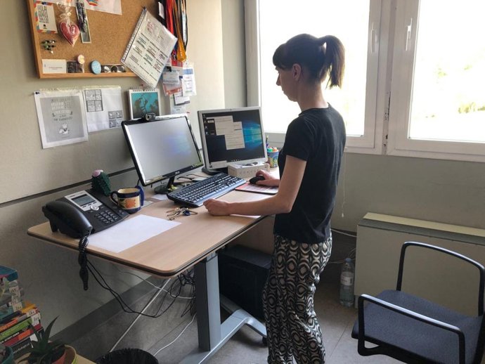 Un estudio revela que pasar tiempo de pie ayuda a combatir el sedentarismo