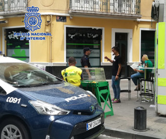 Imagen de los agentes durante la batida por la zon