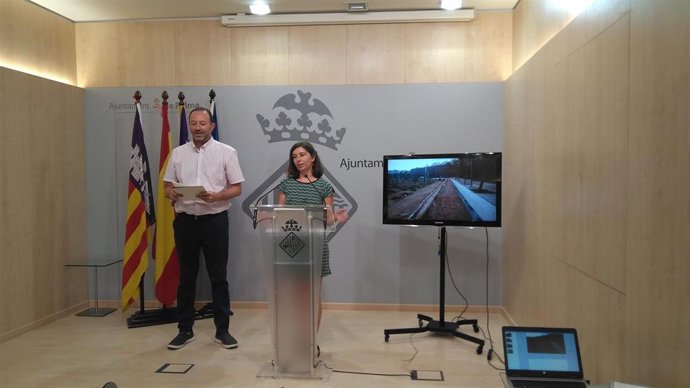 La regidora de Modelo de Ciudad, Vivienda Digna y Urbanismo del Ayuntamiento de Palma, Neus Truyol, en rueda de prensa.