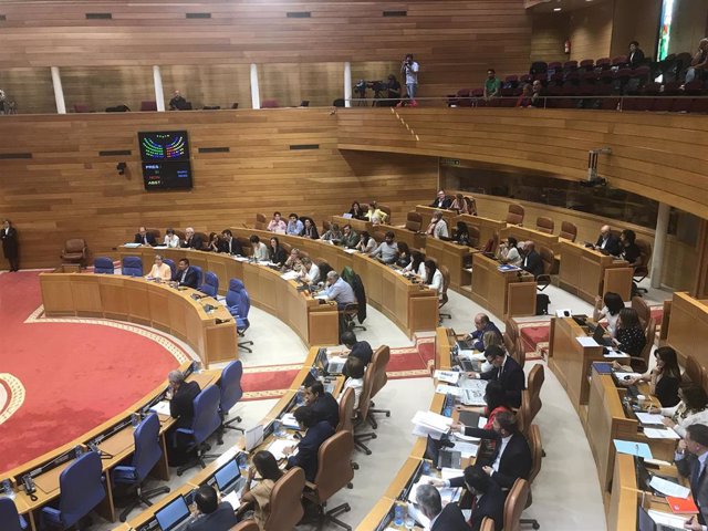 Los diputados del Hemiclo votan el dictamen de la comisión sobre el proyecto de Ley de Administración Digital de Galicia