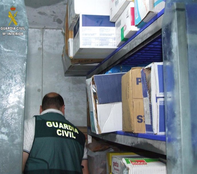 La Guardia Civil detiene a una persona por la comisión de un delito de estafa en la compra venta de productos de restauración.