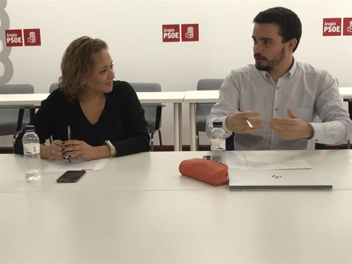 Mayte Pérez y Darío Villagrasa, en la rueda de prensa que se ha celebrado este martes en la sede del PSOE Aragón