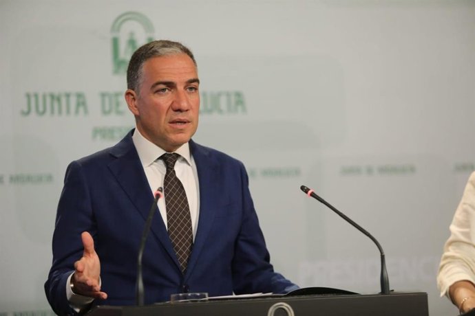 El portavoz de la Junta de Andalucía, Elías Bendodo, en rueda de prensa.
