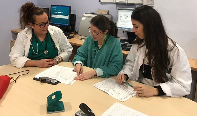 Profesionales en un centro sanitario.