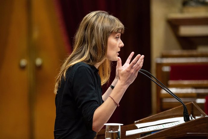 Jéssica Albiach (Comuns) Interviene En El Parlament De Catalunya