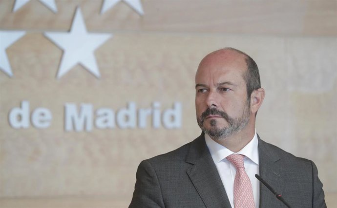 El presidente de la Comunidad de Madrid en funciones, Pedro Rollán, en rueda de prensa posterior al Consejo de Gobierno en la Real Casa de Correos.