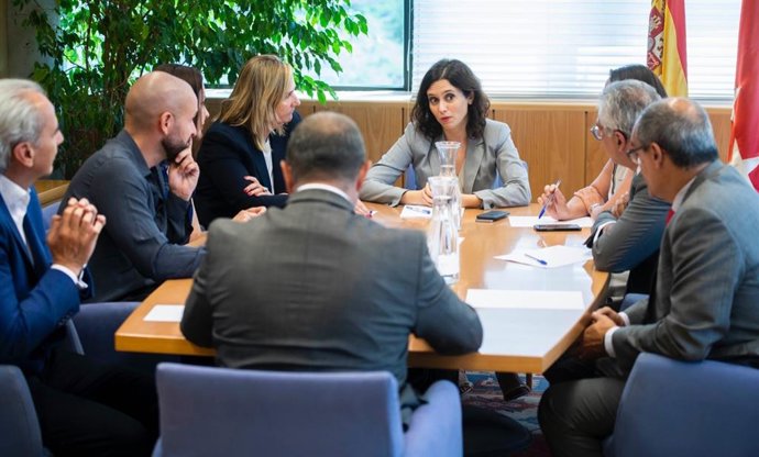 La candidata del PP a la Comunidad de Madrid, Isabel Díaz Ayuso, se reúne en la Asamblea de Madrid con el Gobierno en funciones.