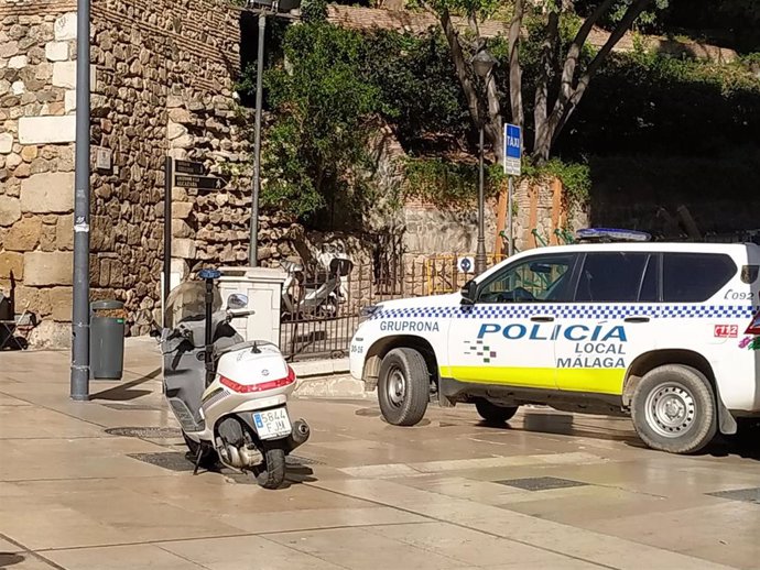 Policía Local de Málaga, coche, patrulla, agente, policias locales, motocicleta