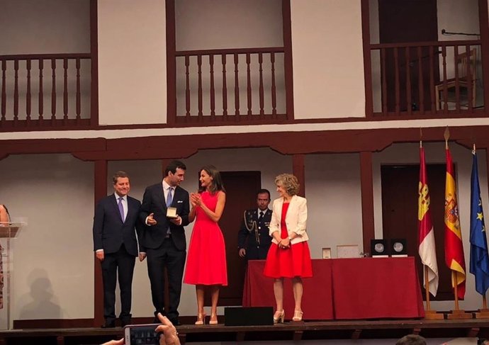 El alcalde de Medina de Rioseco, David Esteban, recibe el premio Reina Letizia 2018 a la accesibilidad universal en el Corral de Comedias de Almagro (Ciudad Real)