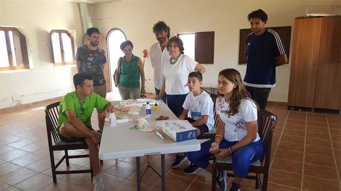 La consejera María Victoria Broto ha visitado hoy un campamento en Cretas