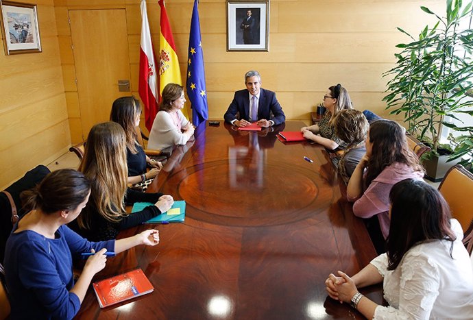 Zuloaga se estrena como vicepresidente de Cantabria reuniéndose con colectivos de mujeres