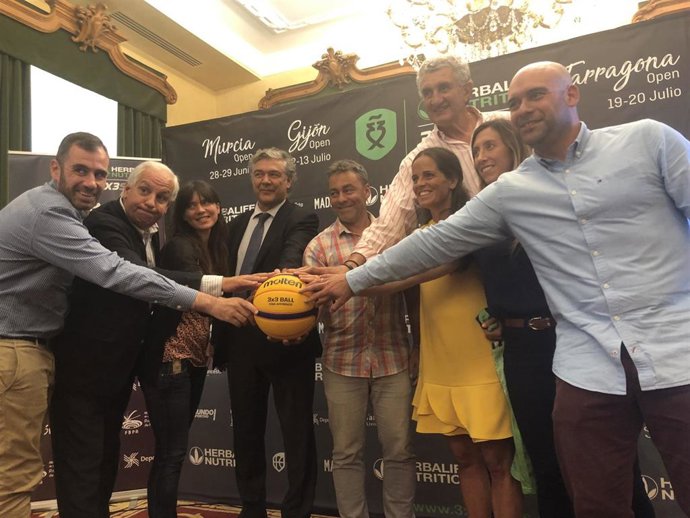 Fernando Romay en la presentación del circuito Herbalife 3x3 en Gijón
