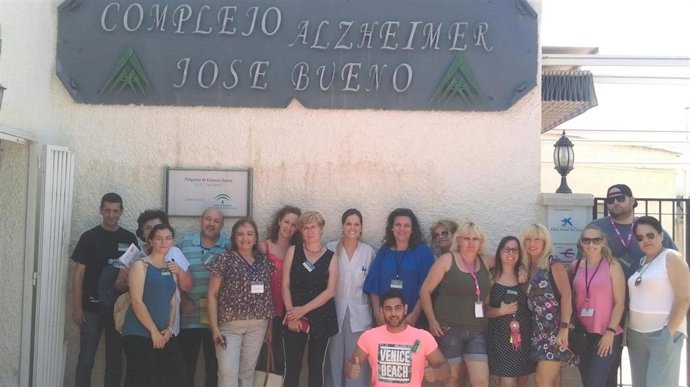 Alumnos de un taller de empleo visitan el centro 'José Bueno'