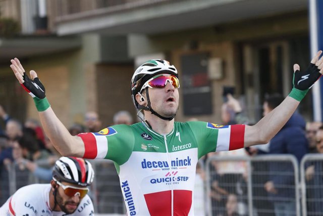 15 March 2019, Italy, Foligno: Deceuninck-Quick-Step's Italian cyclist Elia Viviani celebrates as he crosses the finish line to win the third stage of the 54th edition of the Tirreno-Adriatico cycling race, 226 km from Pomarance to Foligno. Photo: Yuzuru 